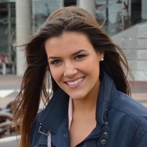 Fichier:Carla.jpg