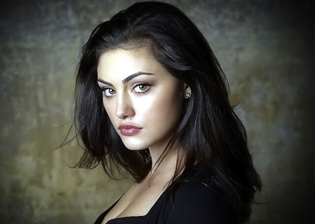 Datei:Phoebe-tonkin.jpg