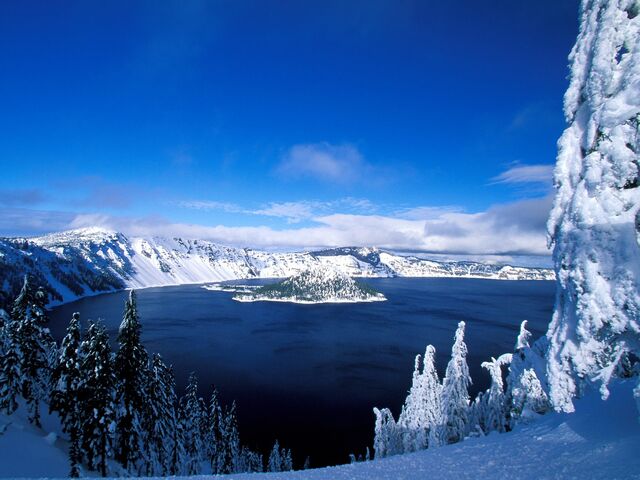 File:Crater-Lake-in-Winter.jpg