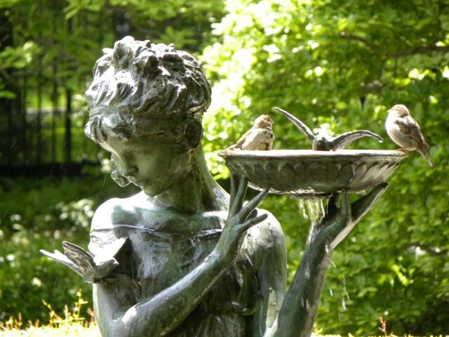 File:49113-garden-statue-beautiful-girl-and-little-birds 1440x900.jpg