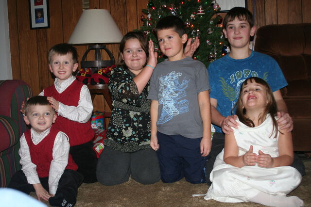 File:13),Sarah(10),Seth(8),Abby(6),Charlie(4),andNicholas(25).jpg
