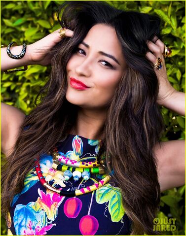 Datei:Shay-shay-mitchell-fans-33200832-961-1222.jpg