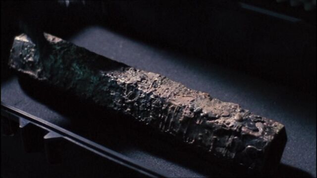 File:3x1artifactInHelensCase.jpg