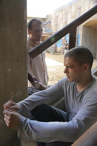 File:Prison-break-season-3-michael.jpg