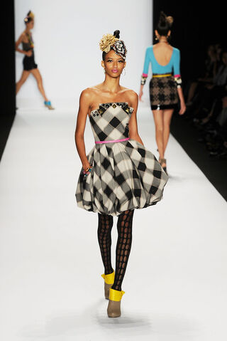 File:Mondo Final Runway 7.jpg