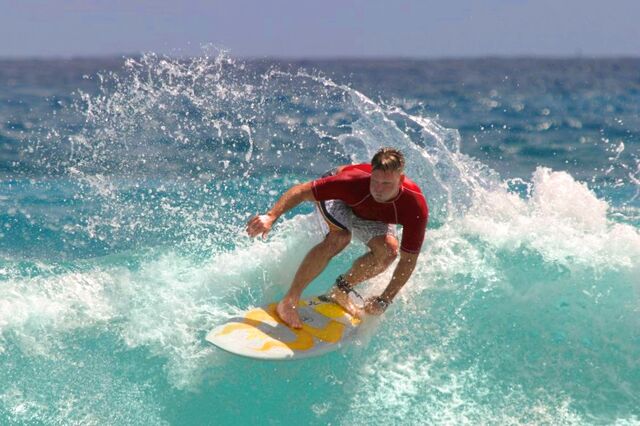 File:Surfing in Hawaii (retouched).jpg