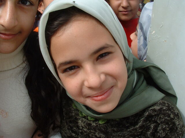 File:Iraqi girl smiles.jpg