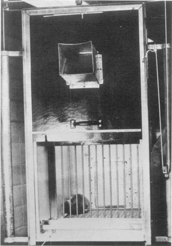 File:Harlow-Isolationchamber.gif