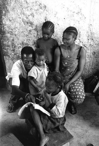 File:Family Ouagadougou.jpg