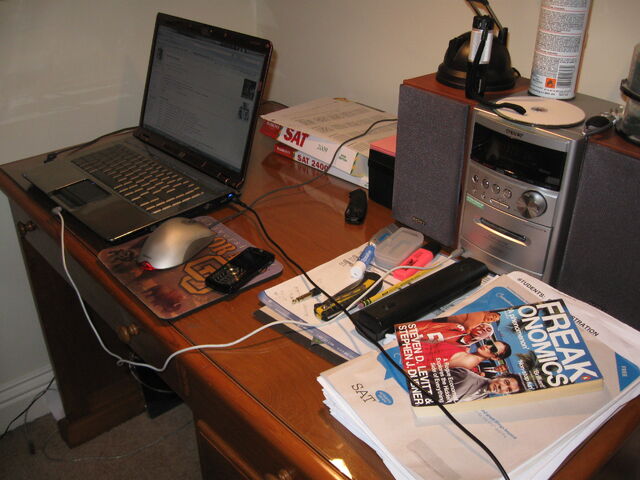 File:Tai Desk.jpg