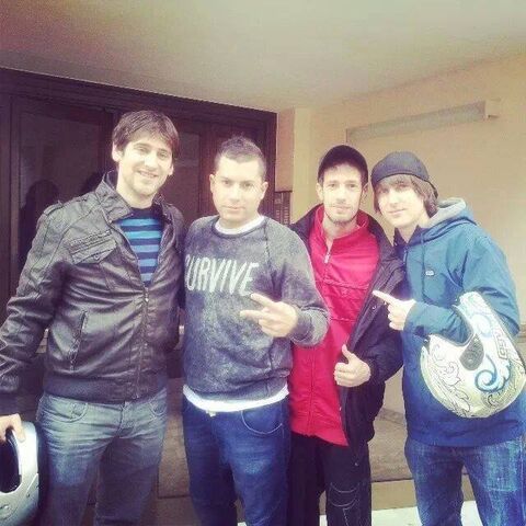 Archivo:Porta con Isusko, Krobe y Alex.jpg