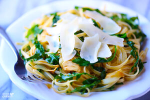 Linguine-with-arugula-garlic-and-parmesan-1