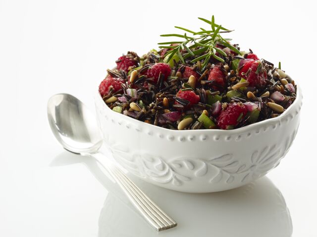 File:Wild-Rice-Dressing-with-Raspberries-and-Carmelized-Walnuts.jpg
