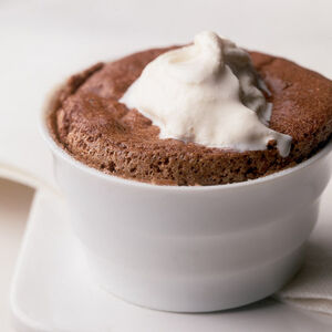 Chocolate-souffles-with-vanilla-sauce-recipe-photo-420-FF0404SCHOOA06