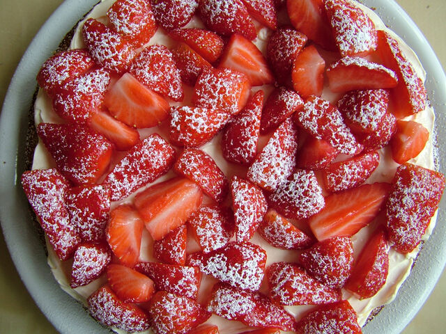 File:Strawberry-cake-blog.jpg