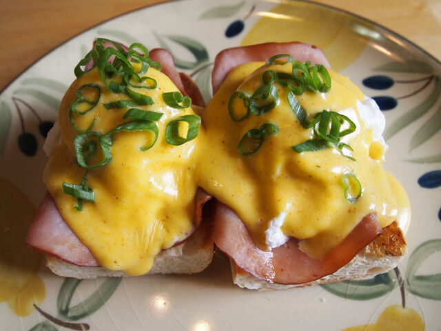 File:Cajun-Eggs-Benedict.jpg