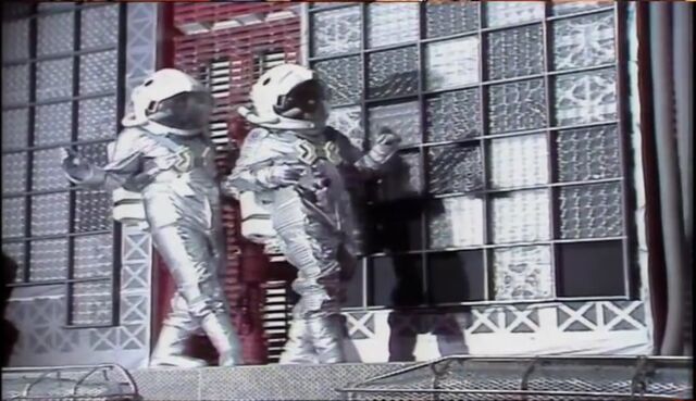 File:Confidence+Paranoia - SpaceWalk (4).jpg
