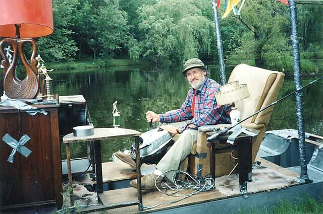 File:Red on boat.jpg