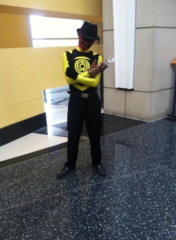 File:C2e22014-freddielantern.jpg