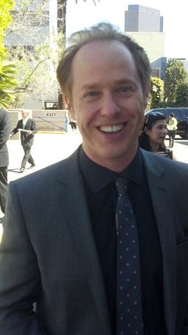 File:Raphael Sbarge.jpg