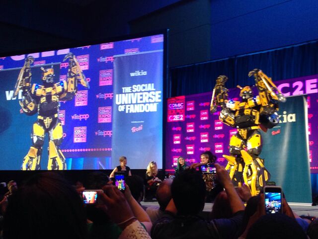 File:C2e22014-wikiacosplay bumblebee.jpg