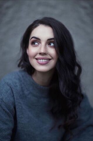 File:Adelaidekane2016photoshoot1.jpg