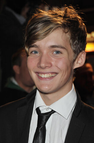 File:Toby-regbo-952292l.jpg