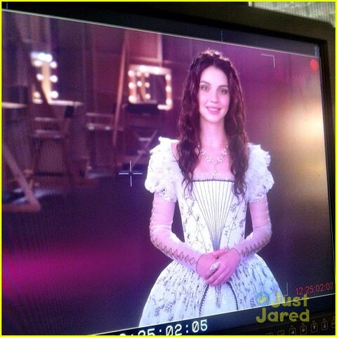 File:Reign-cw-shoot.jpg