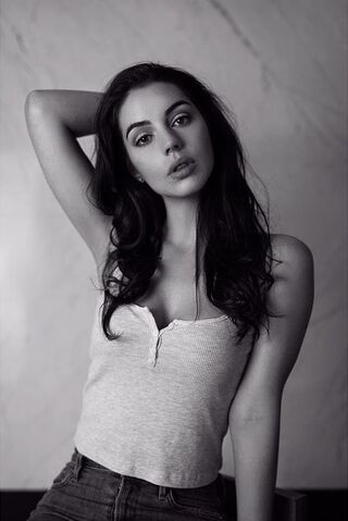 File:Adelaidekane2016photoshoot6.jpg