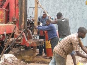 File:Mutombodrilling.jpg
