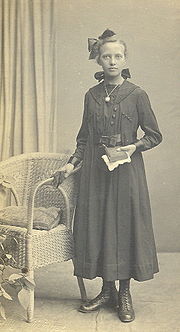 File:Konfirmandin1919.jpg