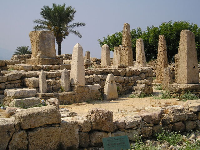 File:ByblosObeliskTemple.jpg
