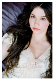 Grace Fulton earned a million dollar salary - leaving the net worth at 0.05 million in 2018
