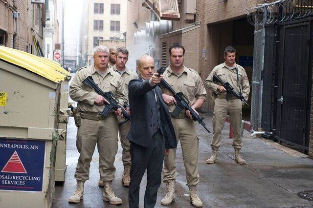 File:-revolution 2x15-5.jpg
