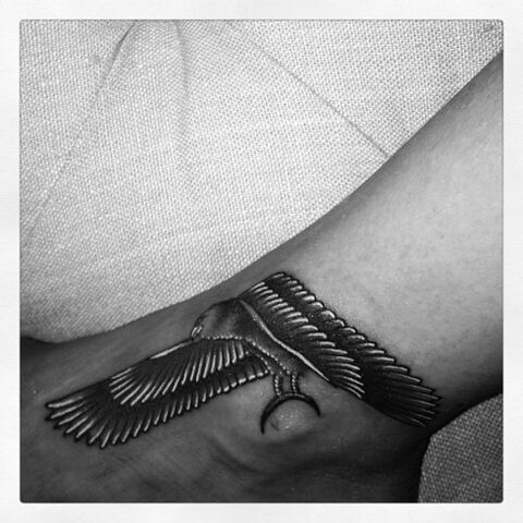 File:Rihanna falcon tattoo ankle-490x490.jpg