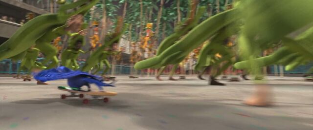 File:Blu skateboarding2.jpg