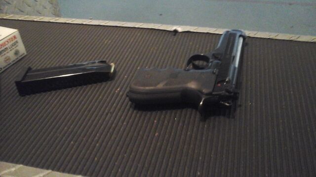 File:Barretta 92 Tactical.jpg