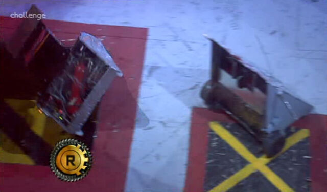 File:Chaos 2 pits itself.jpg