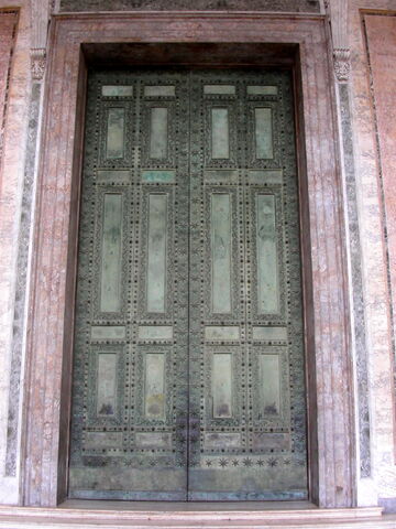 File:2011 Lateran, door.jpg