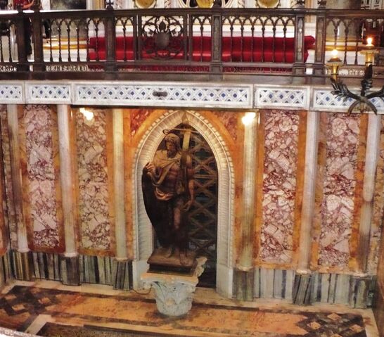 File:Image of St. John the Baptist in the Confessio next to the high altar .jpg