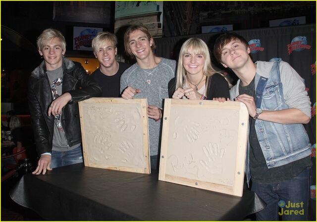 File:R5 Planet Hollywood (12).jpg