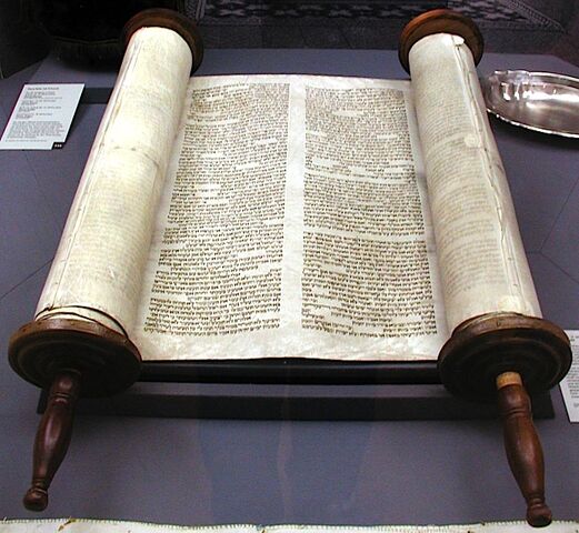 Файл:Sefer Torah.jpg