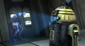 R2-S6 передает информацию Гривусу.png