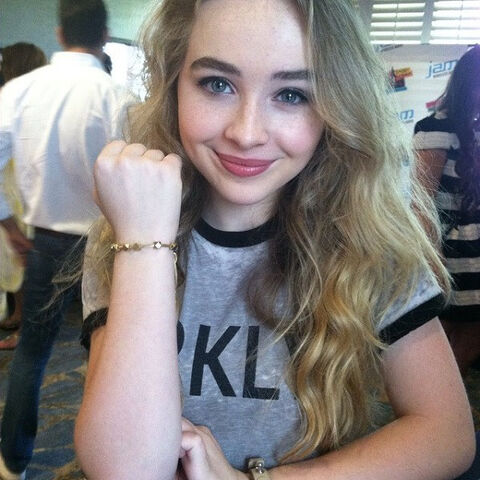 File:Sabrina Carpenter 2015 (3).jpg