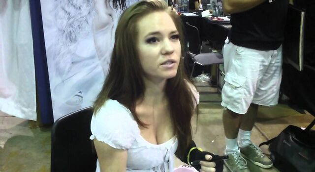 File:Natali Sanders 04.jpg