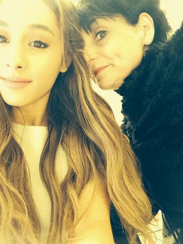 File:Ariana and her mom.jpg