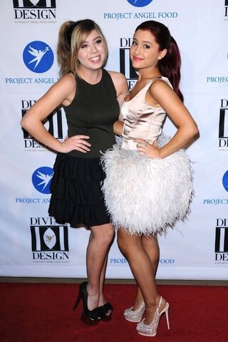 File:Jennette and Ariana posing in dresses at Project Angel Food Divine Design Gala in Los Angeles.jpg