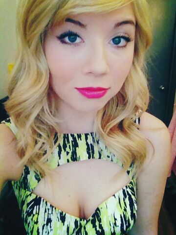 File:Jennette Feb 27, 2013.jpg