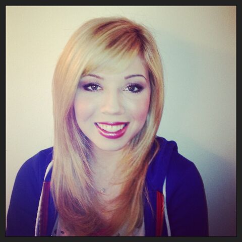 File:Jennette May 16, 2013.jpg