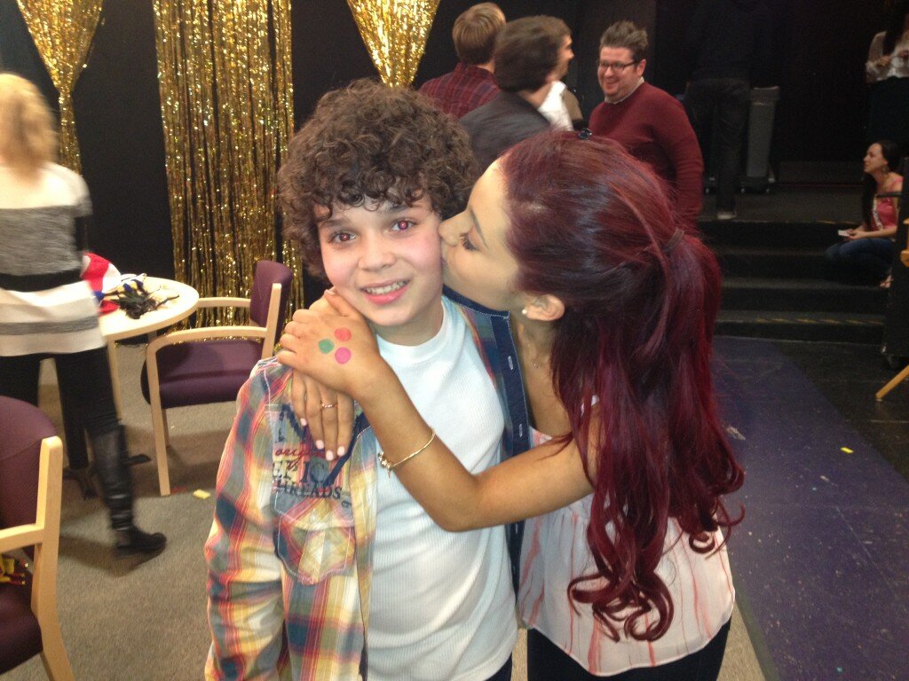 Image Ariana Kissing Cameron Feb 13 2013 Sam And Cat Wiki Fandom Powered By Wikia 